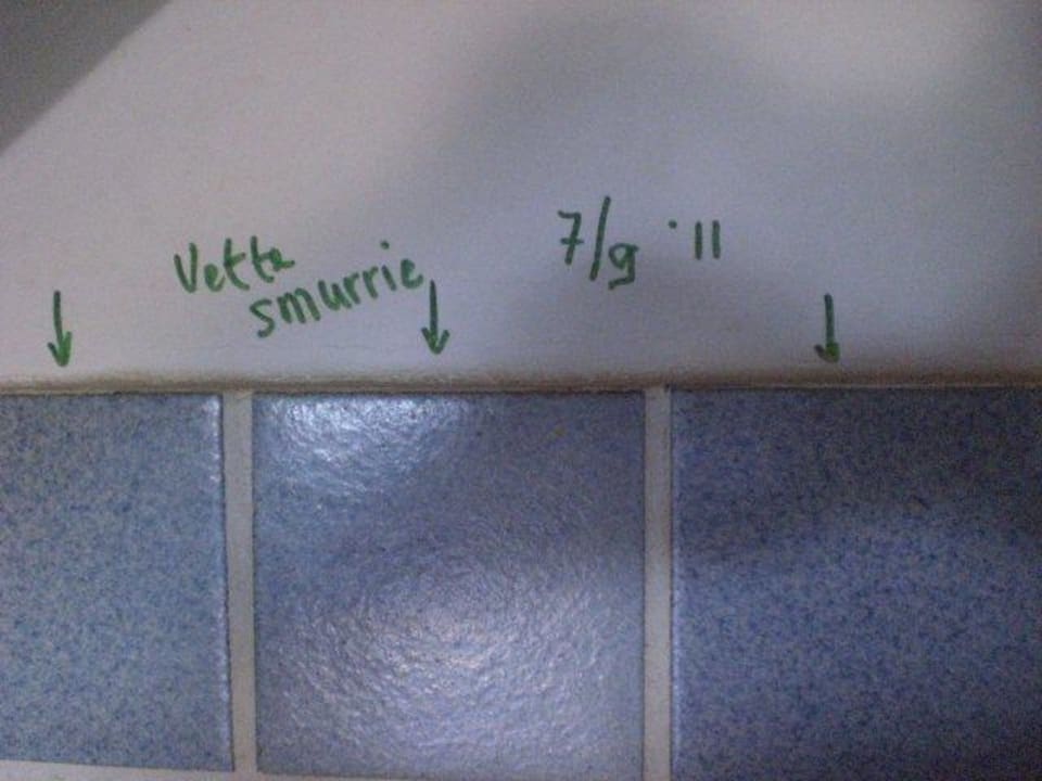 Vettigheid druipt van de tegels in de keuken eó Maspalomas Resort