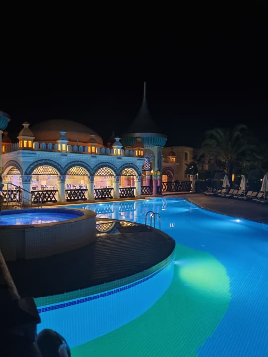 Pool Kamelya Aishen Club