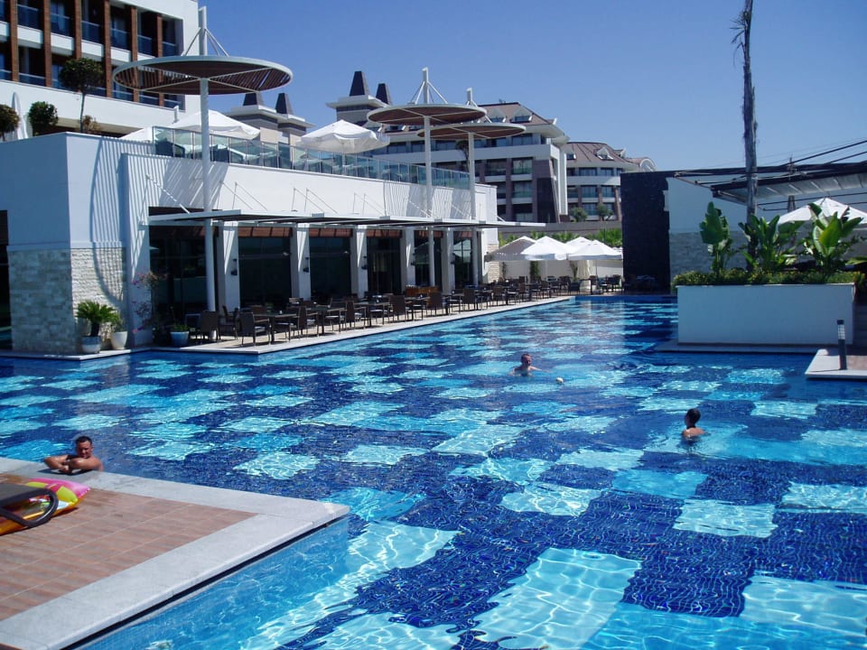 Blick auf den Freisitz des Hauptrestaurants Sherwood Blue Belek