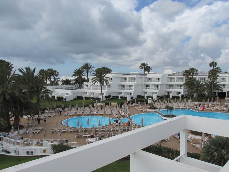 Blick auf dem Pool  Hotel Riu Paraiso Lanzarote