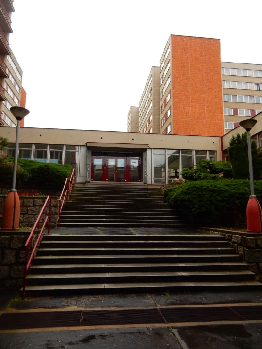 Außenansicht Domov mládeže a školní jídelna Karlovy Vary