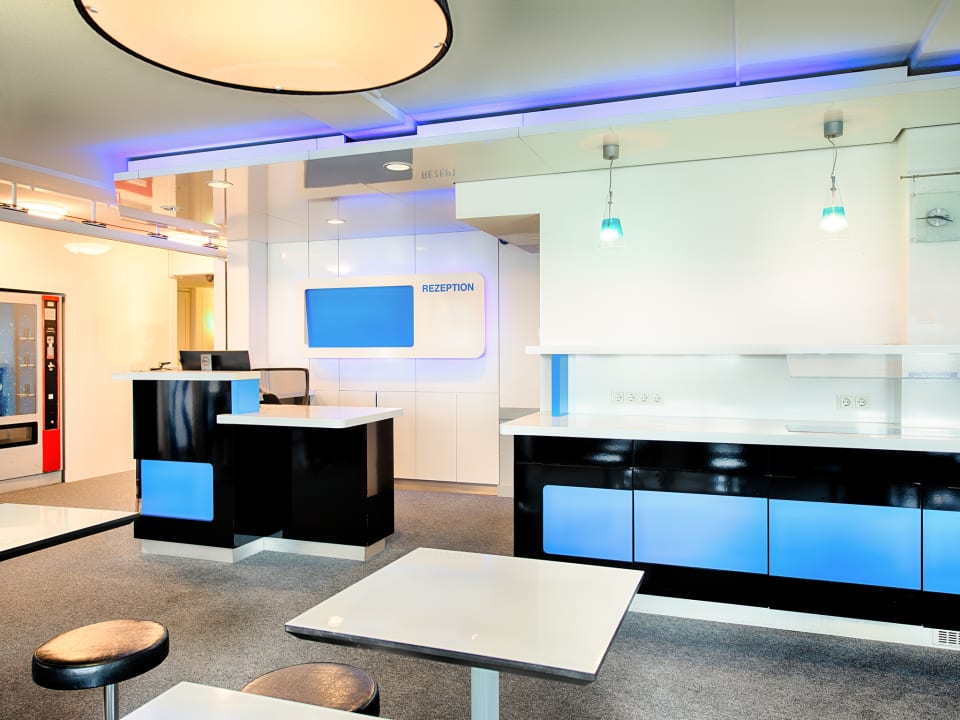 Lobby B&B Hotel München-Garching