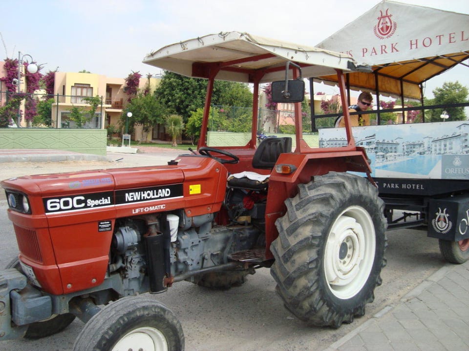 Traktor zum Strand Hotel Orfeus Park