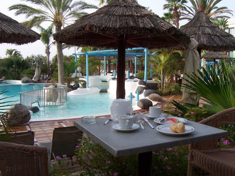 Terrasse vom Restaurant morgens beim Frühstück Corallium Beach by Lopesan Hotels - Adults only