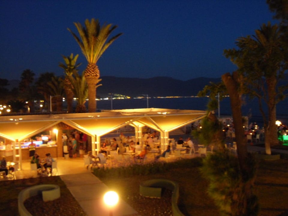 Bar des Aktivpools im Hintergrund Long-Beach Ephesia Holiday Beach Club