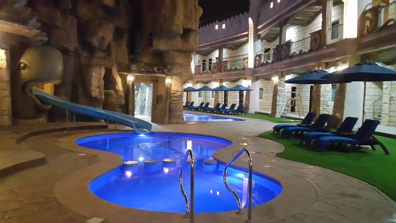 Swimming Pool Hotel Emirates Park Resort