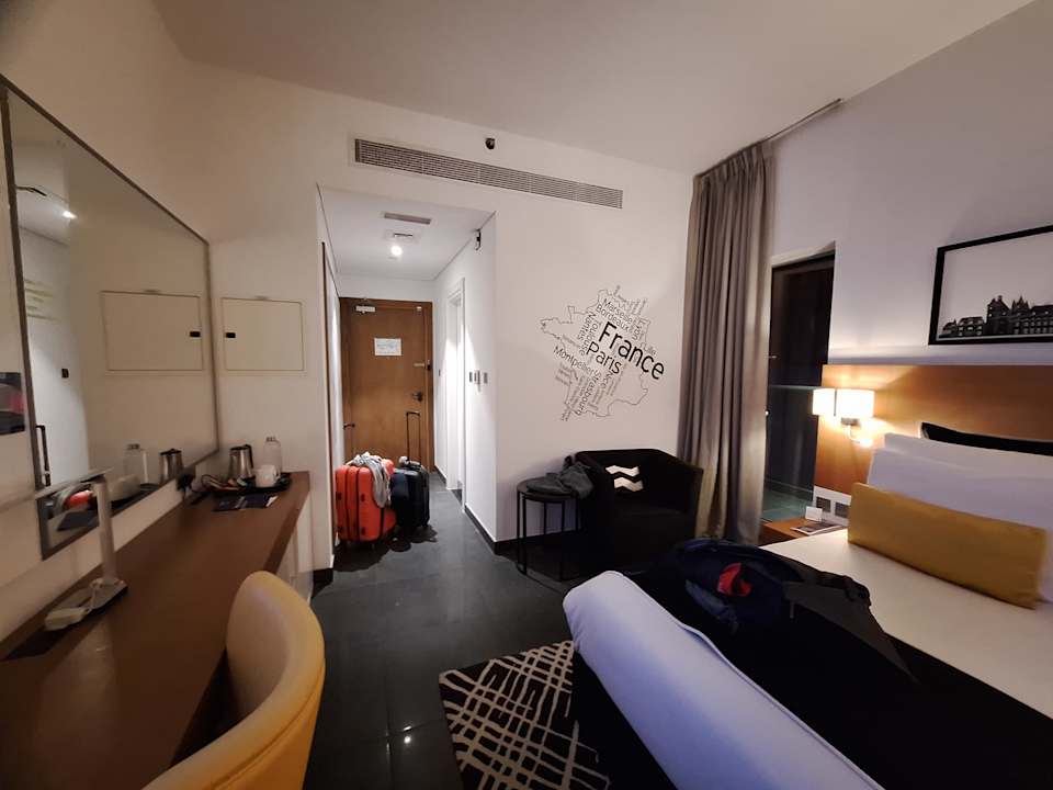 Zimmer Tryp by Wyndham Dubai