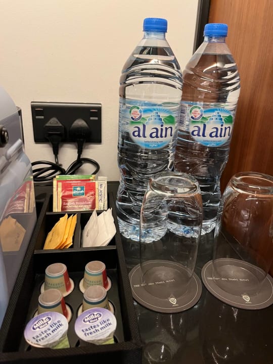 Zimmer The WB Abu Dhabi, Curio Collection By Hilton