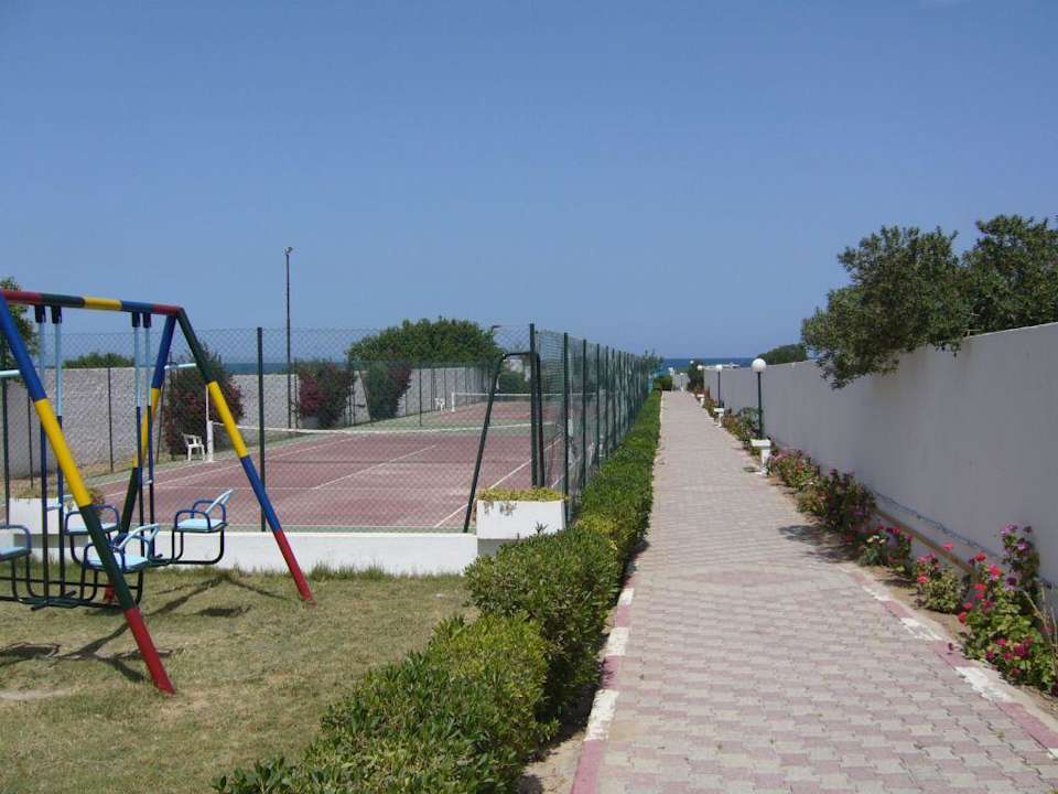 Der Weg zum Strand Hotel Jinene