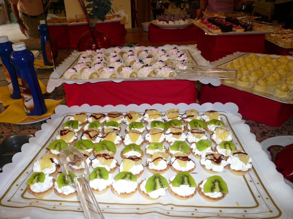 Nachtischbüffet Valentin Sancti Petri