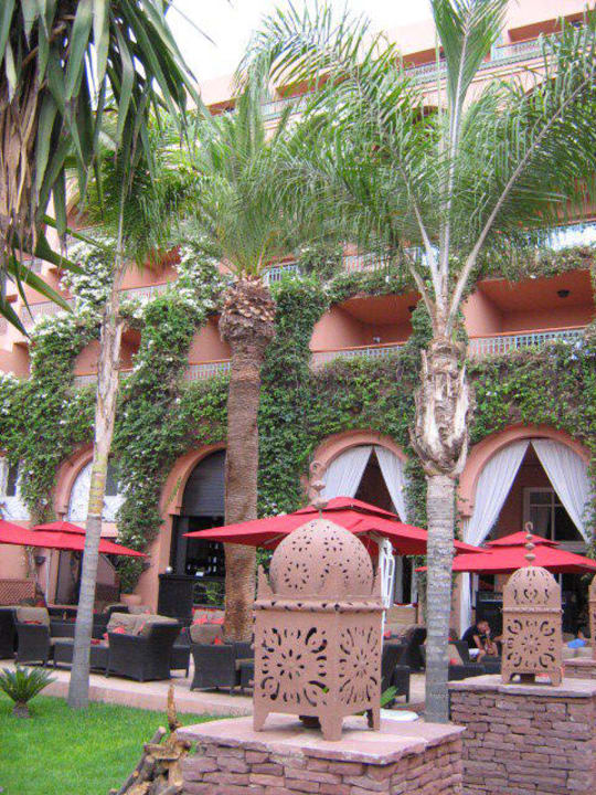 Enstpannung im Garten Hotel Sofitel Marrakesch Lounge & Spa
