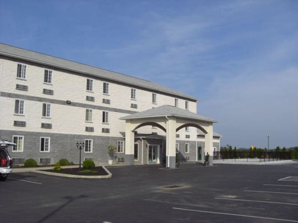Hotel und Parkplatz SureStay Plus by Best Western Jonestown Lebanon Valley