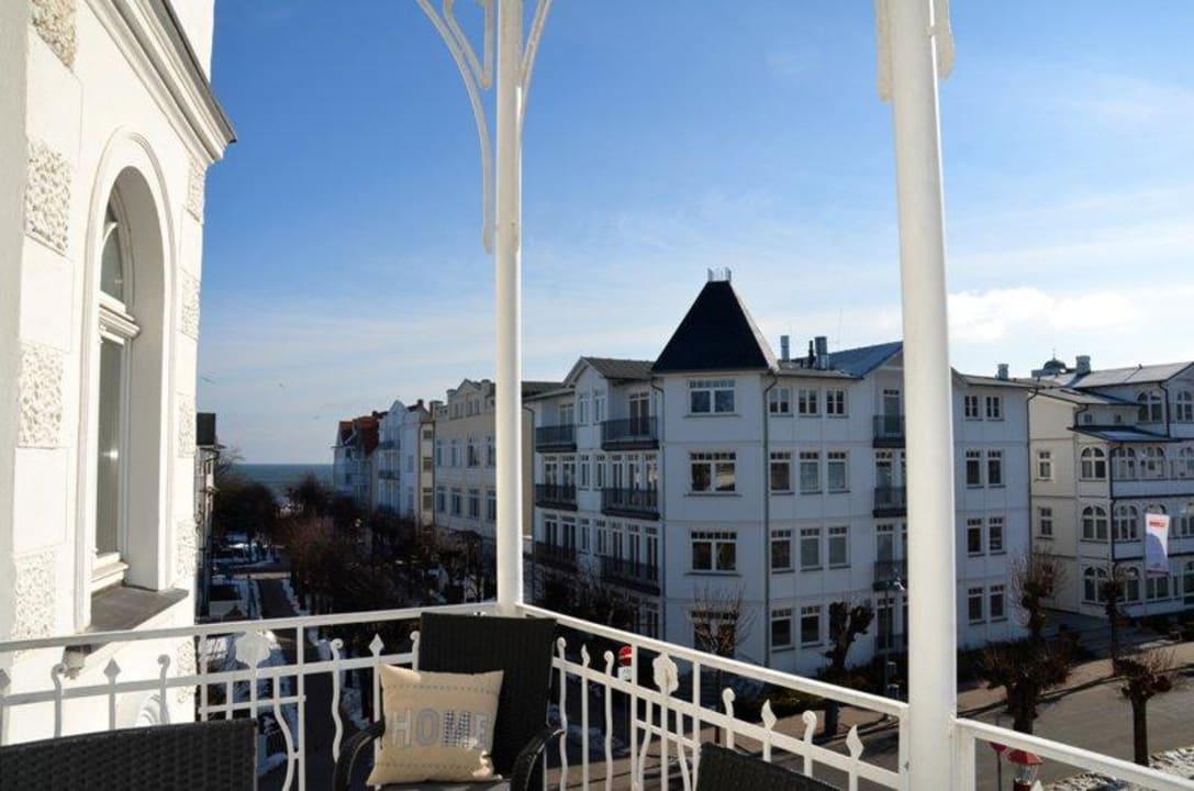 Blick vom Balkon auf die Ostsee. Ostseeappartements Rügen Haus Metropol