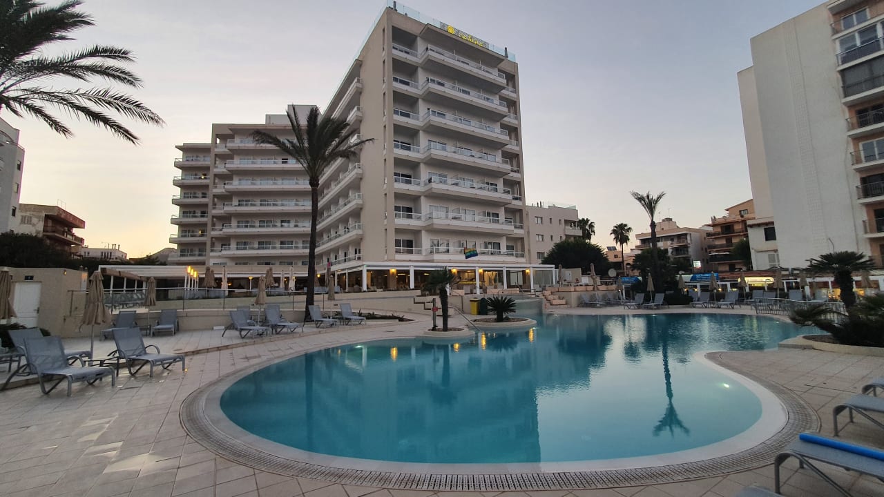 Außenansicht Sabina Hotel & Suites