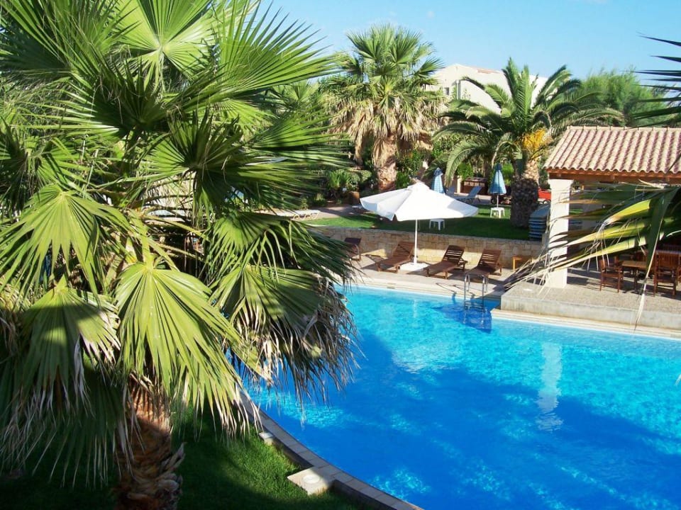 Süßwasserpool mit Blick auf die Snackbar Phãea Cretan Malia
