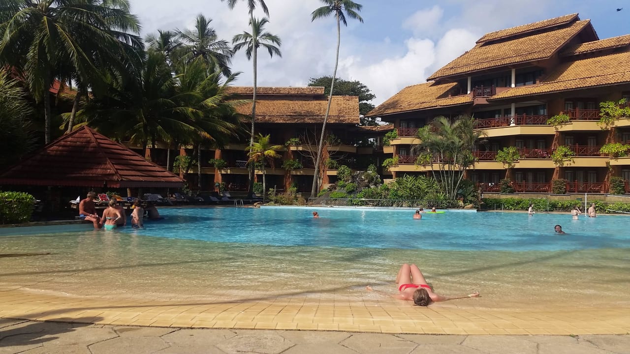 Relaxing Royal Palms Beach Hotel