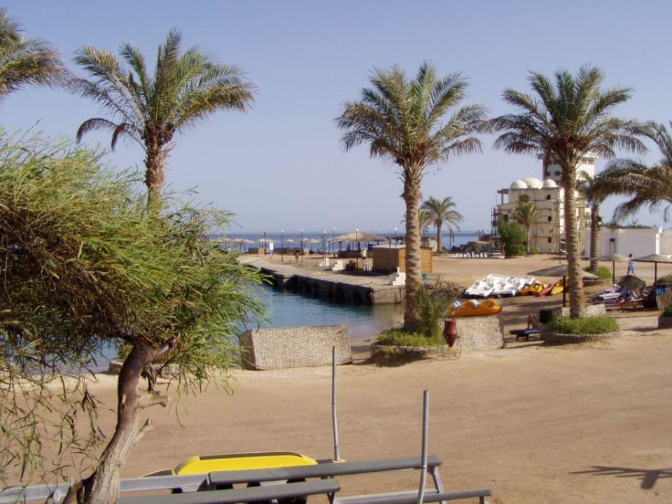 Blick vom Pool zum Hausriff Arabella Azur Resort