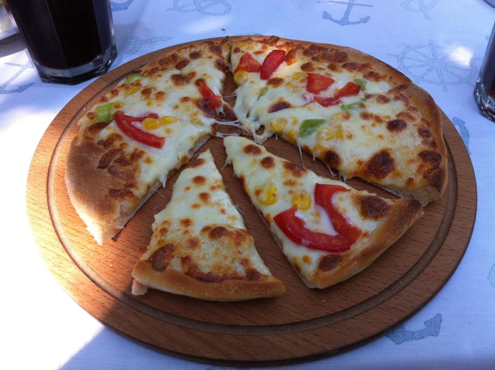 Leckere Pizza an der Strandbar mhh Hotel Gardenia Beach