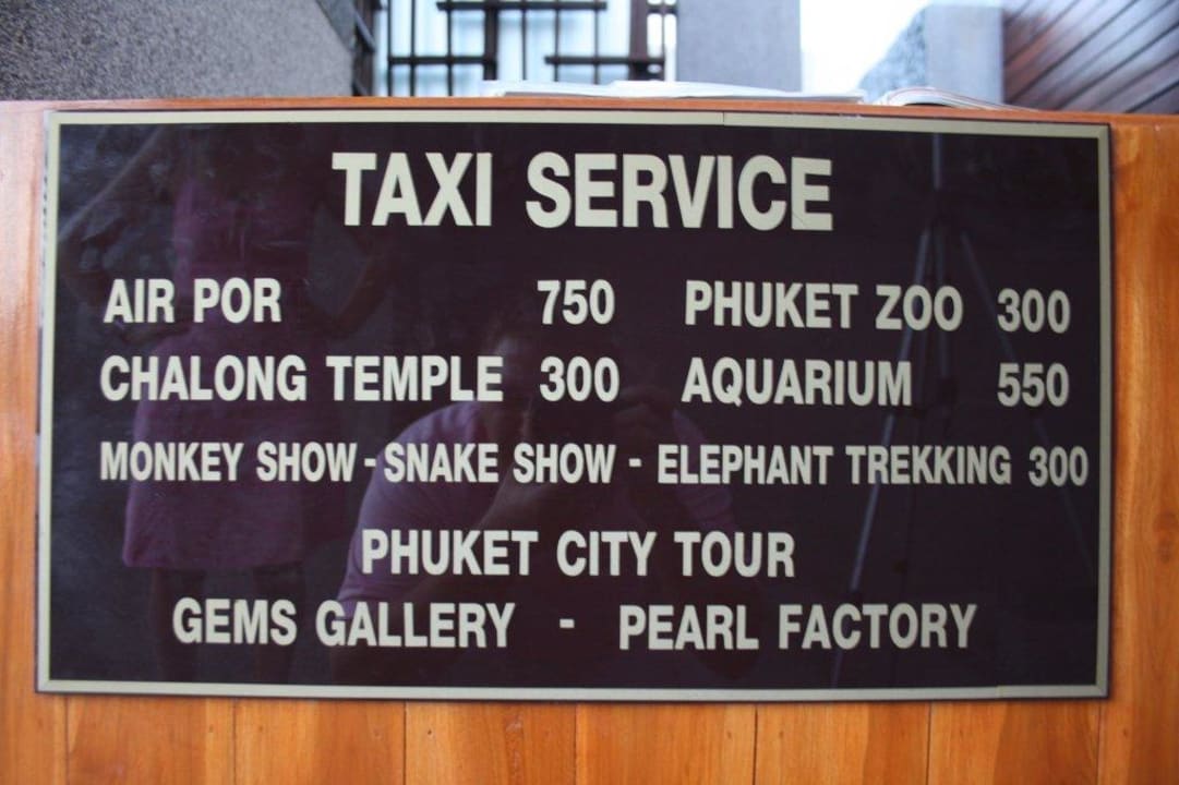 Taxipreise am Eingang Hotel Peach Blossom