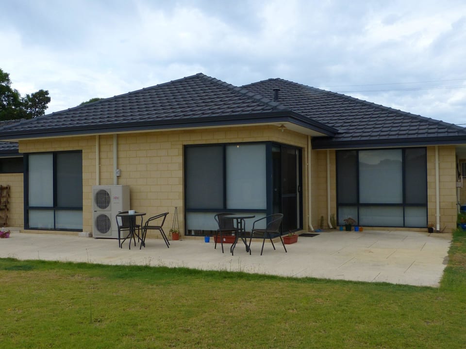 Blick aus Garten auf Haus Bed & Breakfast Ellard