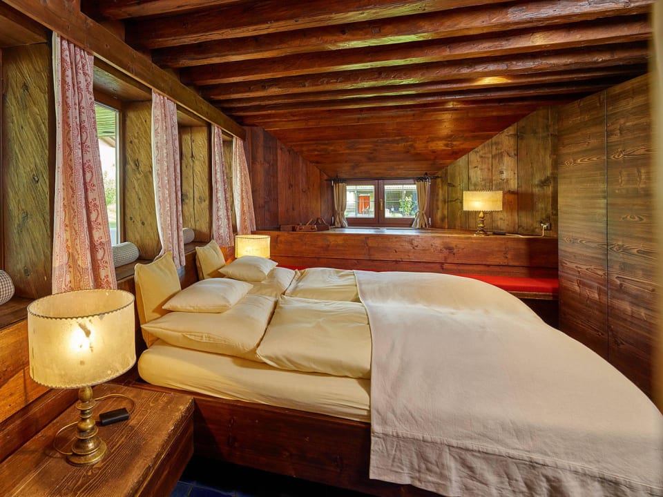 Ruhiges Schlafzimmer mit Tiroler Flair Prachenskyhof