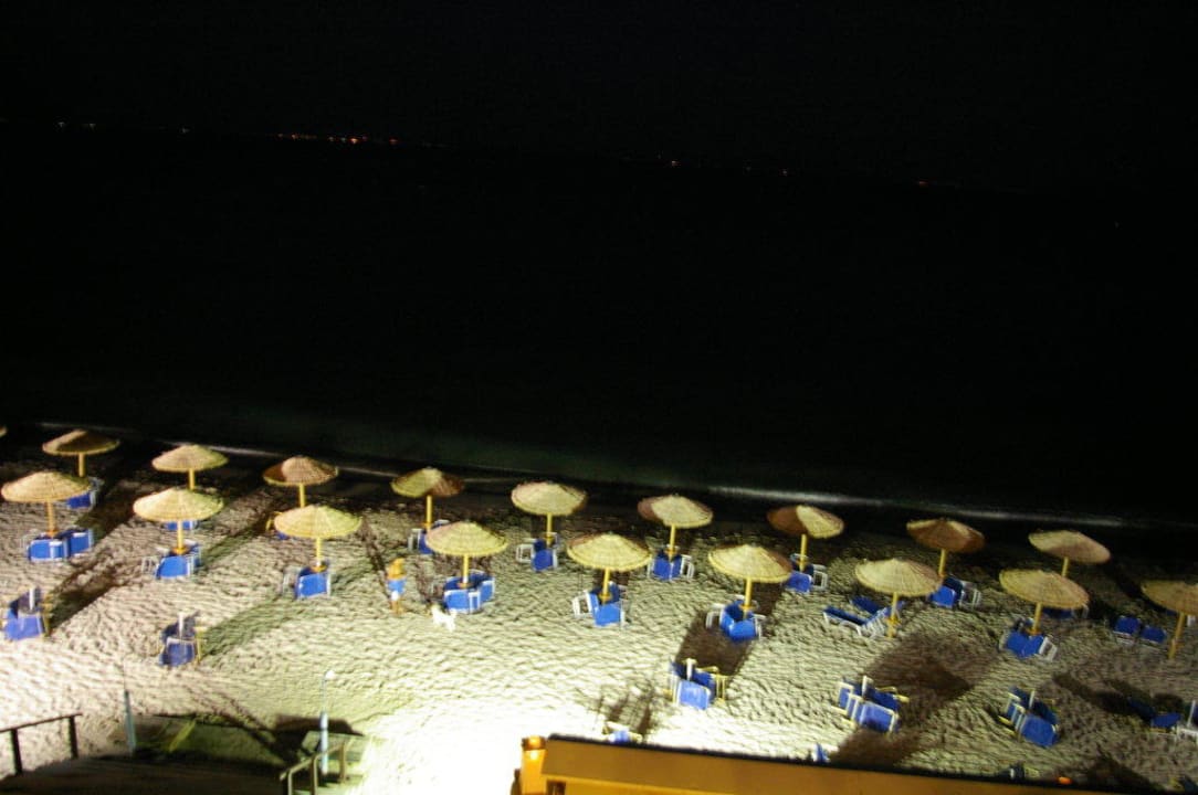 Strand am Abend vom Zimmer aus Ammon Zeus Luxury Beach Hotel