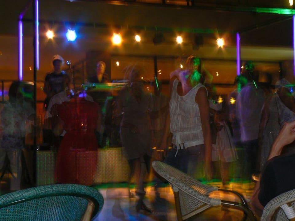 Dancing at Sultan-Bar Turquoise Hotel