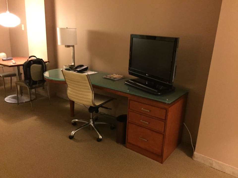 Schreibtisch Hotel Georgetown Suites