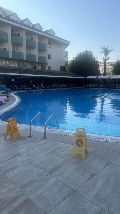 Pool Side Breeze Hotel