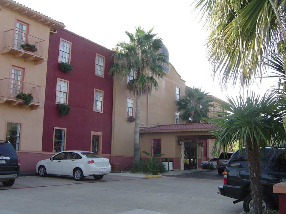 Parkplatz und Eingang Motel 6 Dallas TX Downtown