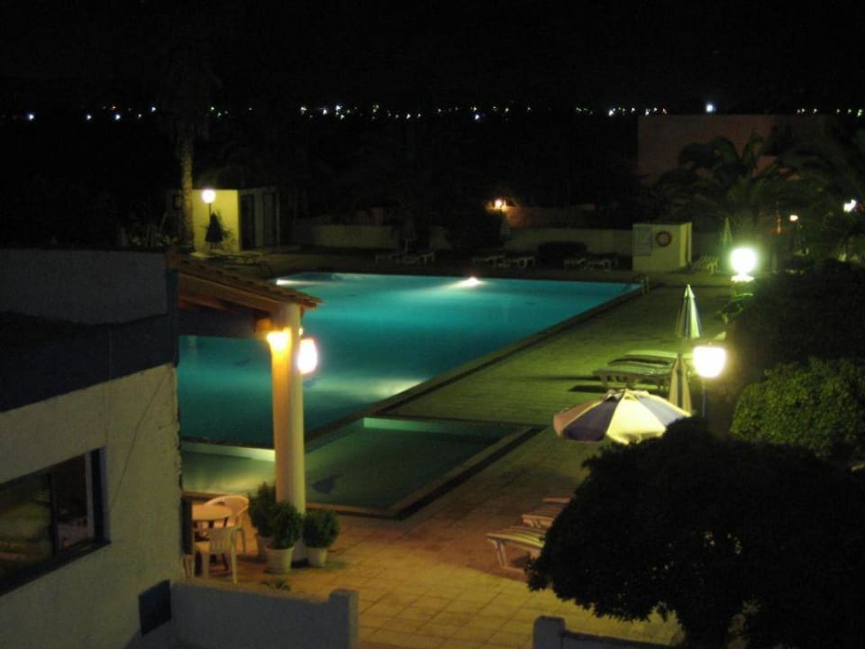 Pool bei Nacht vom Balkon Hotel Tigaki's Star