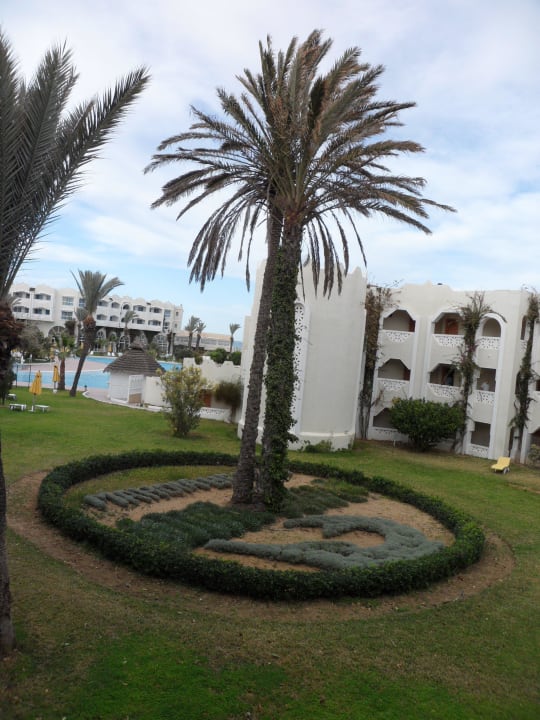 Bepflanzung mit Namenszug Mahdia Beach & Aquapark