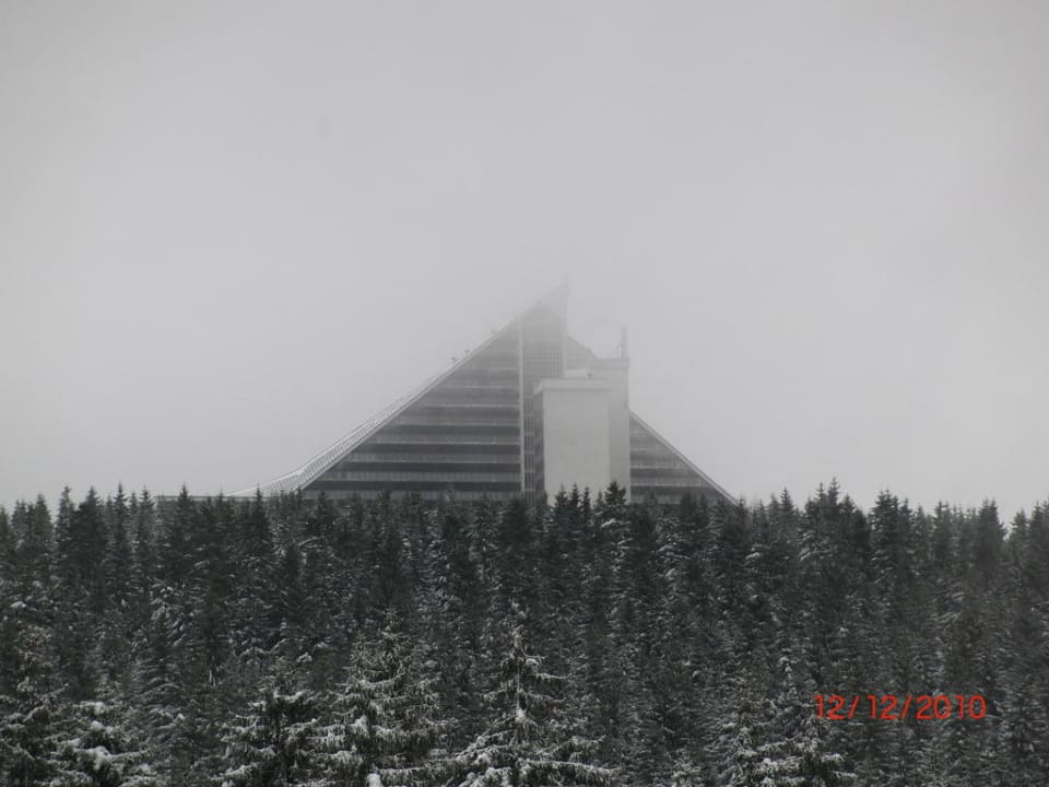Hotel von Weitem sichtbar AHORN Panorama Hotel Oberhof