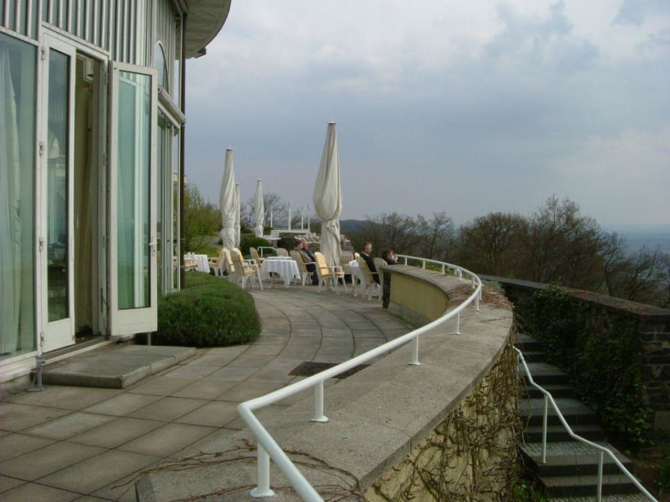 Grandhotel - Terrasse Steigenberger Icon Grandhotel Petersberg