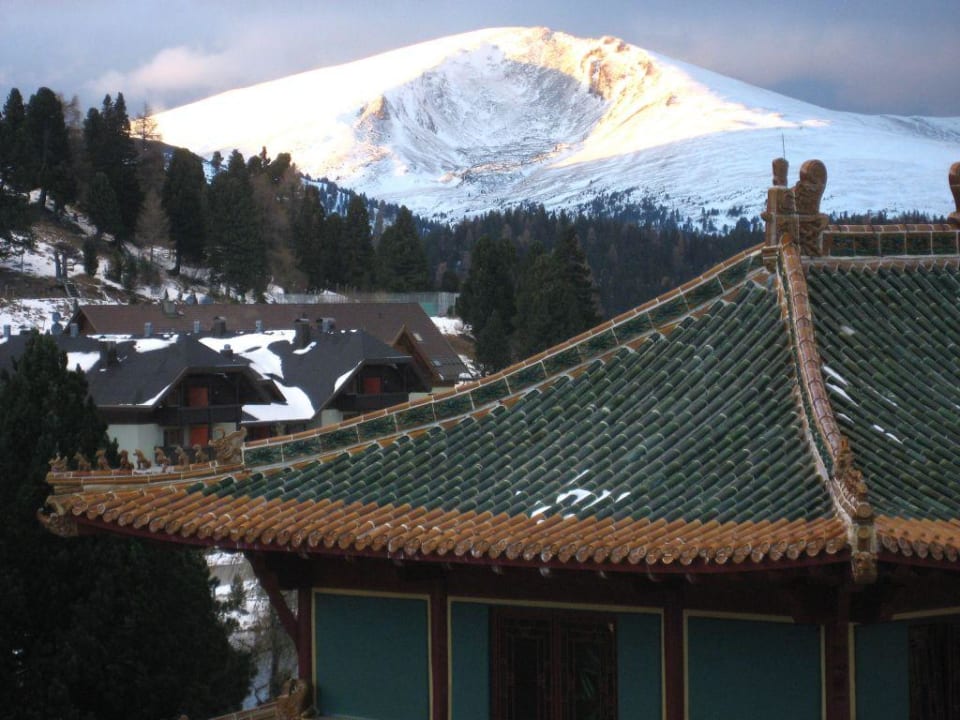 Chinaturm mit Neuschnee Hotel Hochschober