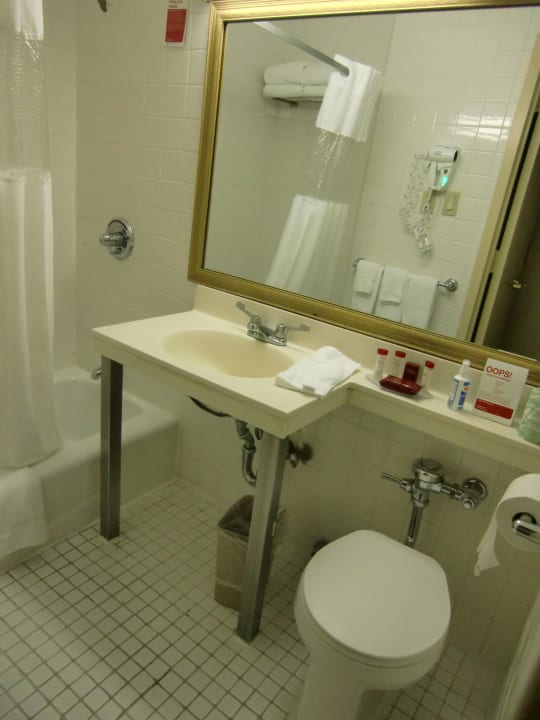 Badezimmer Ramada by Wyndham Jersey City