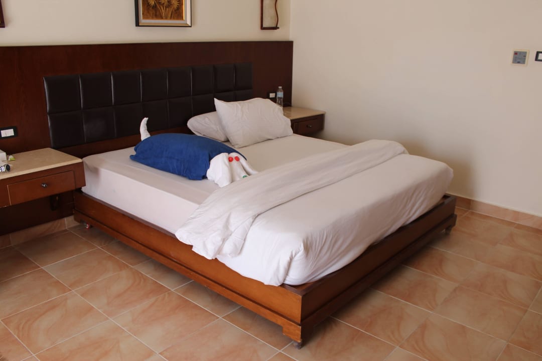 Kunstwerke im Zimmer( toller Service ) Pickalbatros Alf Leila Wa Leila Resort - Neverland Hurghada