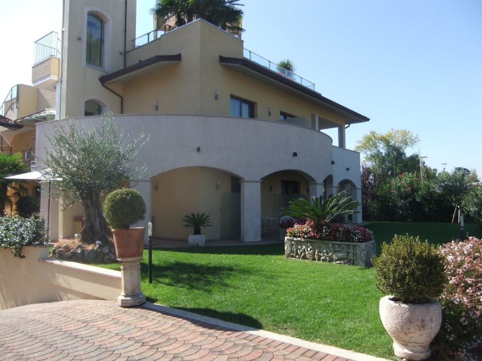 Neubau mit Dachpool Hotel Arena