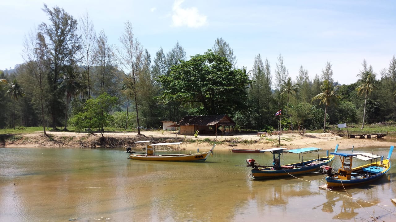 Am Fluss ganz in der Nähe La Flora Khao Lak