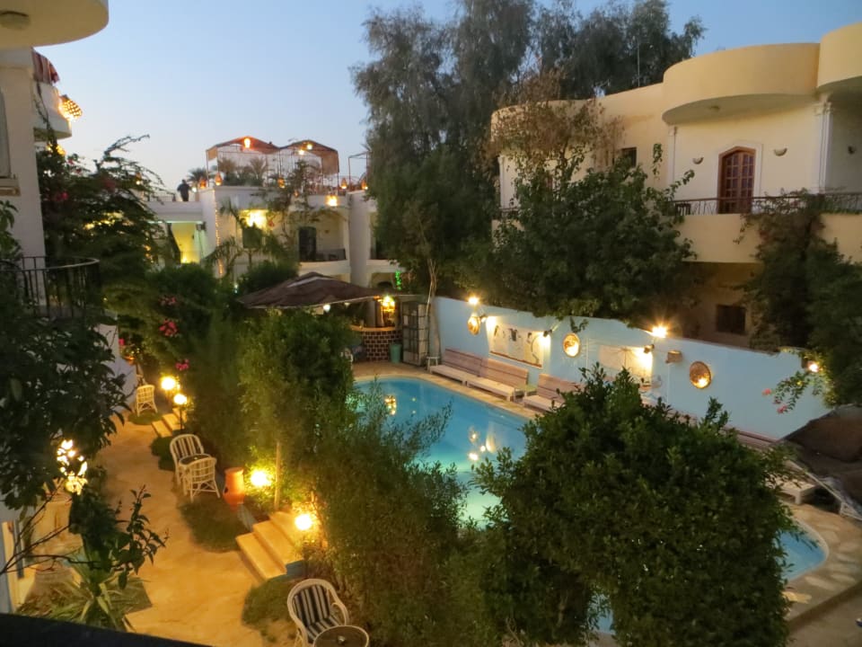 Ausblick von unserem Balkon auf Garten und Pool Hotel Gezira Garden