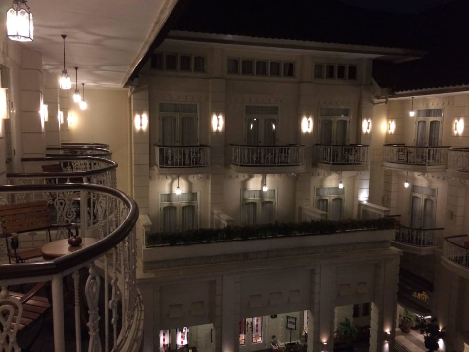 Blick vom Balkon  The Phoenix Hotel Yogyakarta