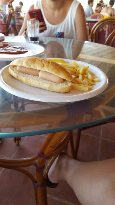 Würstchen vom Frühstück Titanic Beach Spa & Aqua Park