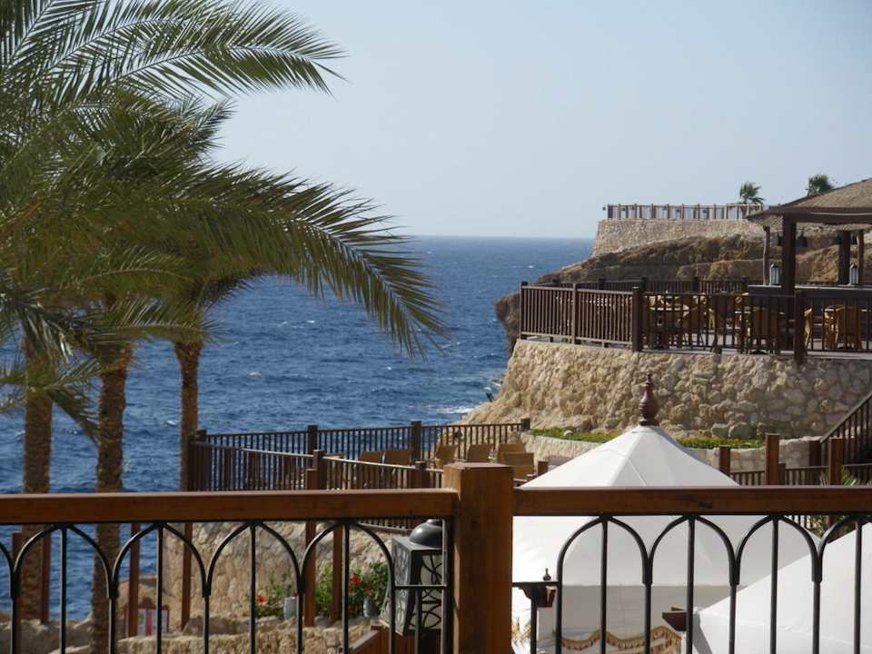 Etwas anders Felsen statt Sandstrand aber schön The Grand Hotel Sharm El Sheikh