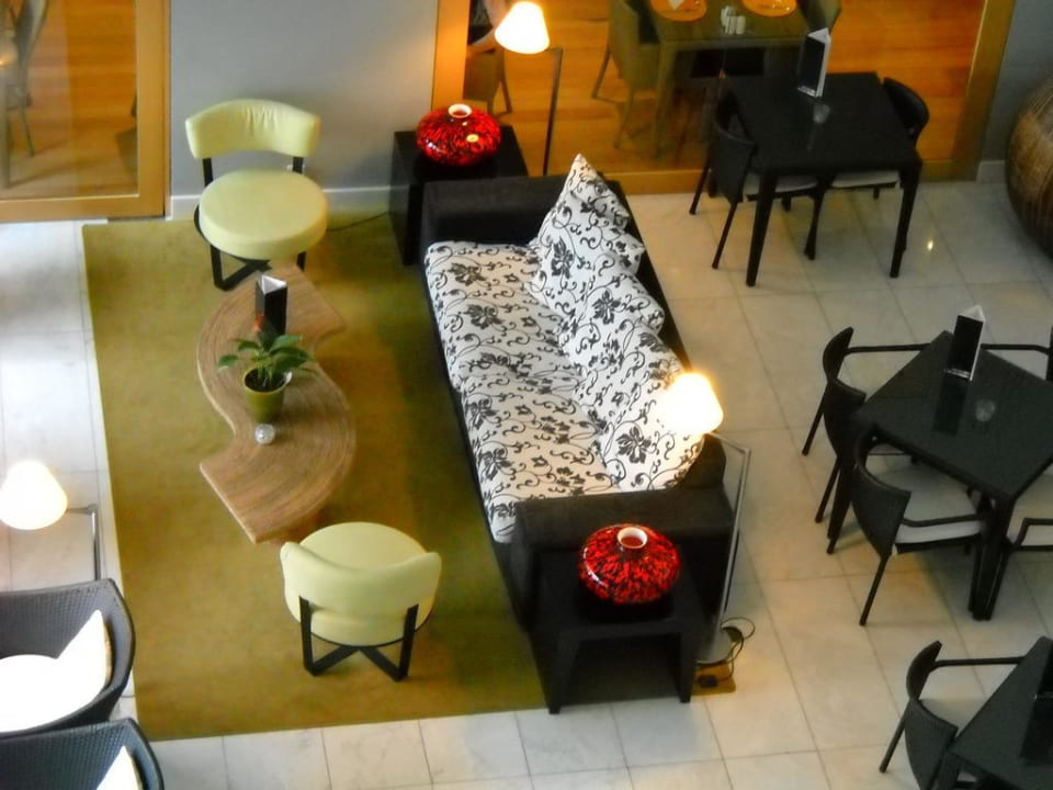 Der Barraum mit Sitzecken Hotel Golden Residence
