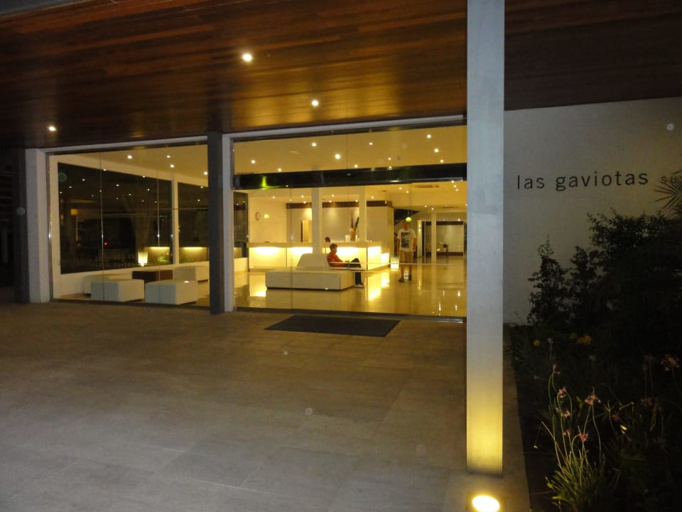Eingang Las Gaviotas Suites Hotel