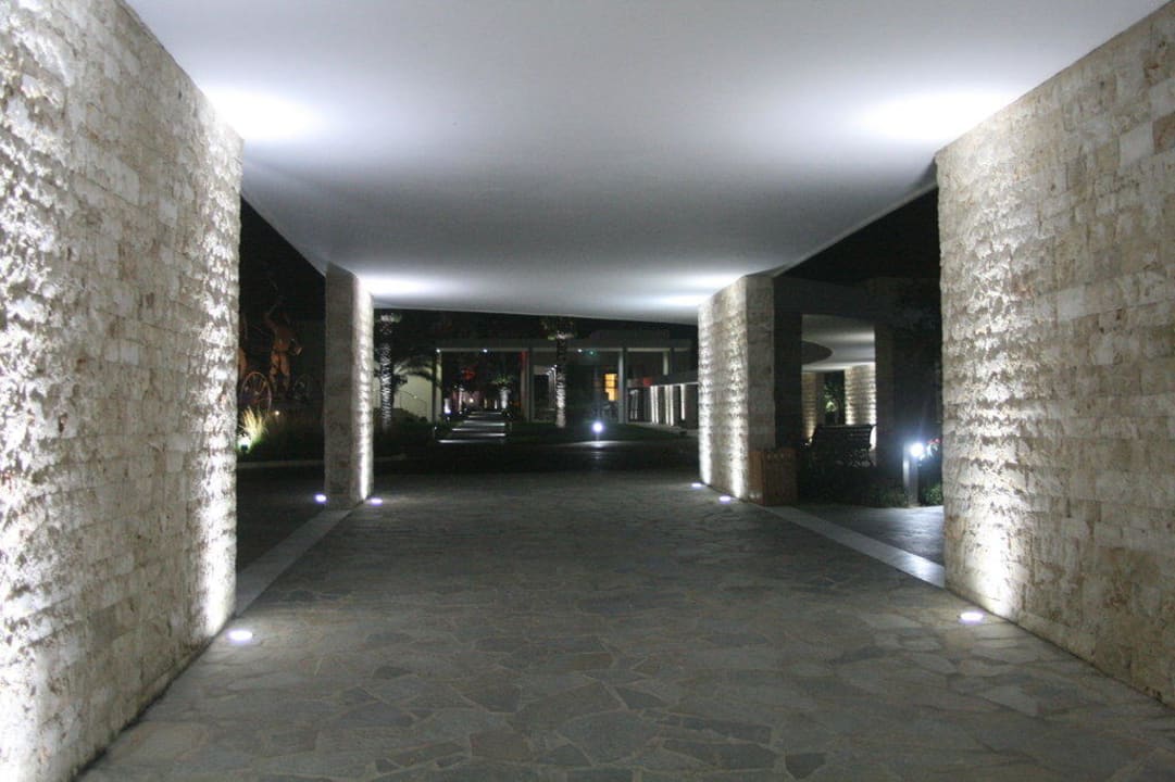 Eingang Neptune Luxury Resort