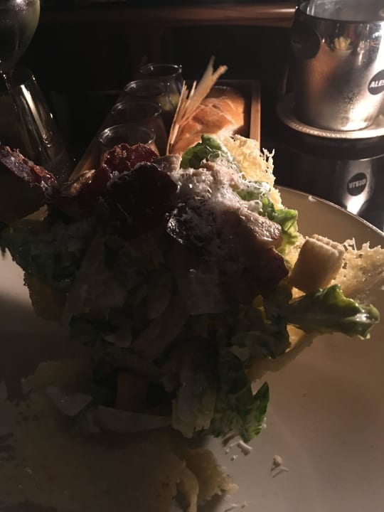 BBQ Beach Bar - Cesar Salad mit frischem Parmesan  Emirates Palace Mandarin Oriental