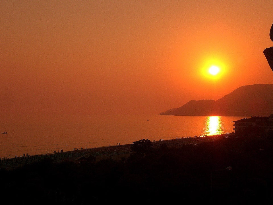 Abendessen beim Sonnenuntergang Gardenia Hotel
