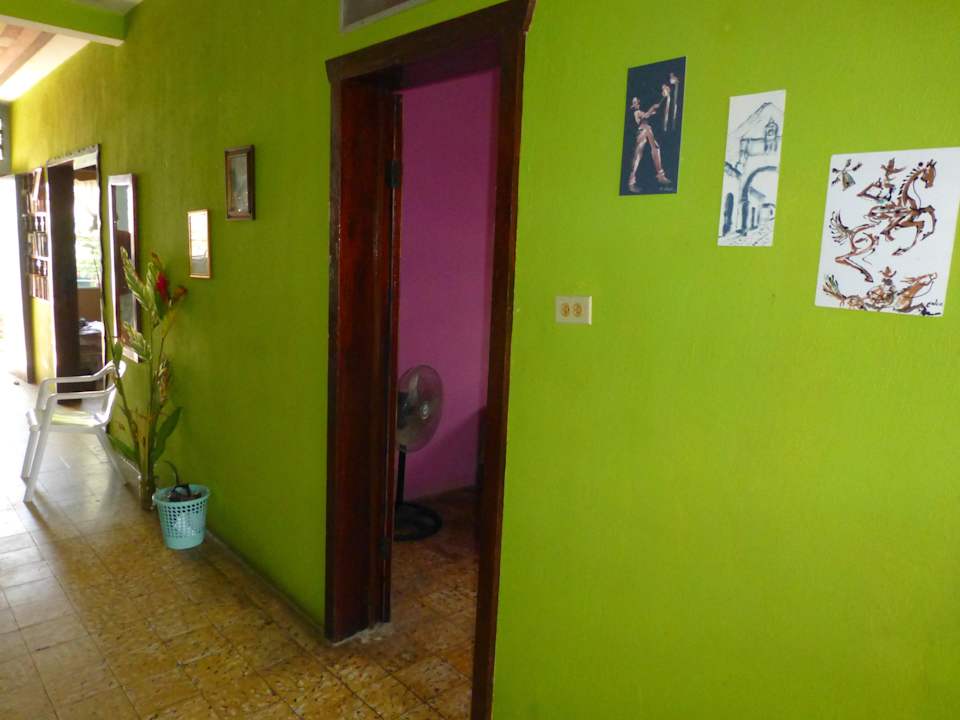 Gang vor den Zimmern Hostel Casa Nostra