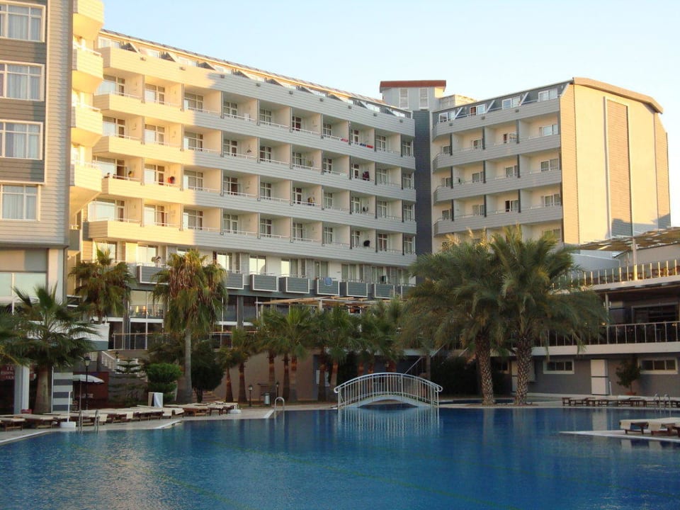 Vom Pool aus Mira Meridia Beach Hotel